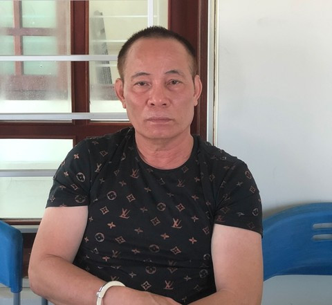  "Đại gia" dùng súng bắn chết 2 người: Sáng 30/4, Ngô Quang Hưng (SN 1979), Nguyễn Đức Nghị (SN 1970, cùng trú TP.Vinh, Nghệ An) và và Đặng Ngọc Anh (SN 1956, trú TP.HCM) đến gọi Cao Trọng Phú (SN 1962, trú TP.Vinh) ra để giải quyết nợ nần trong thời gian làm ăn thì xảy ra mâu thuẫn. Phú đã rút súng ngắn bắn các nạn nhân khiến Hưng và Anh tử vong. Riêng Nghị thấy vậy hoảng sợ chạy trốn nên thoát nạn. Tại địa phương, Phú được đánh giá có kinh tế khá giả, là 1 giang hồ có tiếng.