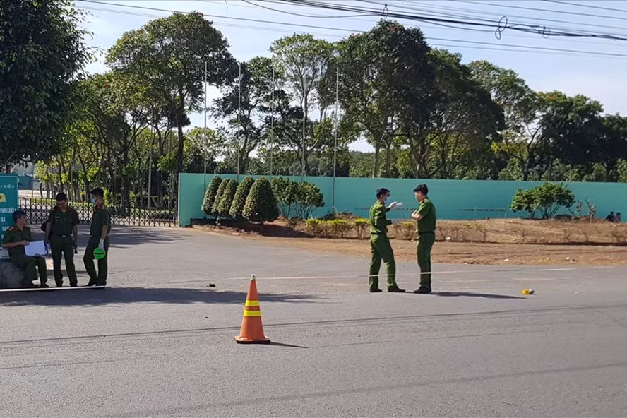  Giải quyết mâu thuẫn bằng súng 3 người thương vong: Tối 8/1, tại huyện Đồng Phú, tỉnh Bình Phước, Phạm Tuấn Hưng (45 tuổi), Nguyễn Mạnh Cường (35 tuổi) và Nguyễn Công Mạnh (28 tuổi, cả 3 cùng ngụ huyện Đồng Phú) tổ chức ăn nhậu. Trong lúc nhậu, Hưng điện thoại cho Huỳnh Văn Vinh (38 tuổi, ngụ huyện Đồng Phú) để giải quyết mâu thuẫn. Sau đó, cả 2 nhóm đã xảy ra hỗn chiến. Hưng dùng súng bắn vào đám đông khiến Mạnh, Cường bị thương và L.V.L (bạn của Vinh) tử vong.