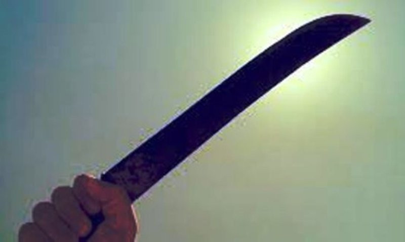  Mâu thuẫn trong bữa nhậu tất niên, chém chết và bị thương 3 anh em họ: Ngày 10/2, Phạm Văn Công (26 tuổi, ngụ huyện Vũng Liêm, Vĩnh Long) nhậu cùng anh Cao Hoàng Sơn (35 tuổi), anh Cao Tôn Bảo và anh Cao Hoàng Huynh (37 tuổi, cùng ngụ huyện Mang Thít) tại xã Tân Long Hội. Trong lúc nhậu thì đôi bên xảy ra mâu thuẫn nên Công về nhà lấy hai cây dao tự chế quay lại chém các nạn nhân. Hậu quả làm anh Sơn tử vong, anh Huynh và anh Bảo bị thương. 