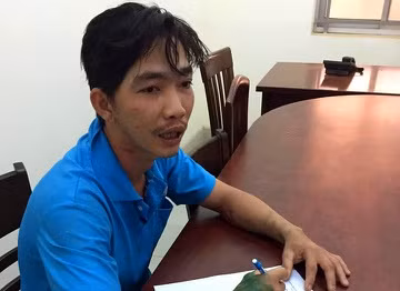  Em đâm chết anh trai trong cuộc nhậu: Chiều 17/2, Phan Ngọc Thọ (31 tuổi, ngụ huyện Châu Đức, Bà Rịa - Vũng Tàu) cùng anh trai Phan Văn Thiết tổ chức nhậu tại nhà ở xã Xuân Sơn. Trong lúc nhậu, hai anh em xảy ra mâu thuẫn. Thọ đã dùng dao đâm vào ngực anh trai. Nạn nhân được người nhà đưa đi cấp cứu nhưng không qua khỏi.