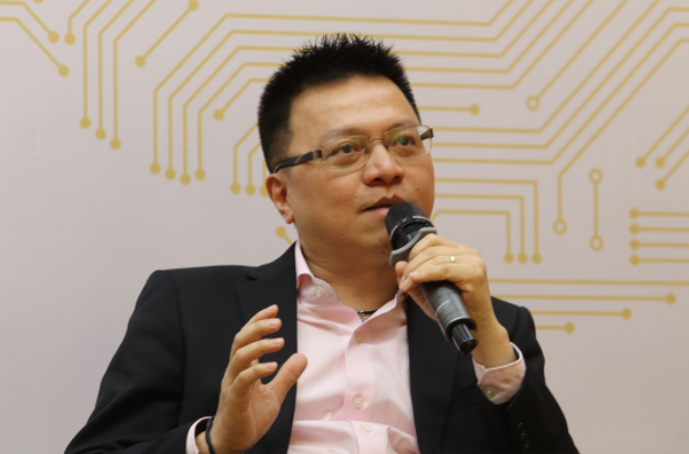 Năm 2000, ông quay trở lại Việt Nam, tiếp tục công tác tại TTXVN. Năm 2002, ông làm việc tại Ban Biên tập tin Đối ngoại và là một trong những người đầu tiên xây dựng website thông tin đối ngoại cho TTXVN. 