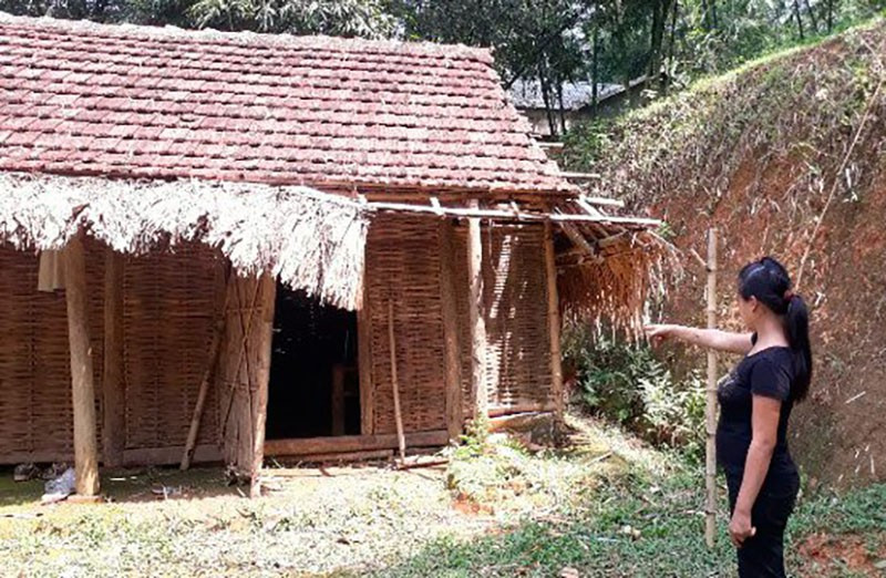  Bác hiếp dâm cháu gái có thai: Năm 2018, mẹ mất sớm, cháu M. được cha đưa về quê sinh sống cùng với bác ruột ở (xã Phùng Giáo, huyện Ngọc Lặc, Thanh Hóa) và trong thời gian này cháu M. mang thai, sinh con. Sau khi phát hiện con gái có thai, người cha gặng hỏi thì biết bị bác ruột hiếp dâm nhiều lần nhưng không dám nói với ai, vì sợ bị giết nếu để lộ chuyện ra ngoài. Sau khi M. sinh em bé người bác này đã bỏ trốn khỏi địa phương, không ai liên lạc được. 