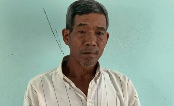  5 lần hiếp dâm con gái ruột dẫn đến có thai: Sau khi uống rượu say về, lợi dụng nhà không có ai A Srep (SN 1962, trú TP.Kon Tum, Kon Tum) nảy sinh thú tính, đóng cửa nhà rồi kéo Y.Đ. lại đòi quan hệ tình dục. Thấy Y.Đ. không phản ứng gì nên A Srep đã thực hiện hành vi đồi bại của mình rồi sau đó đối tượng còn hiếp dâm con gái mình nhiều lần. Đến tháng 3/2019, mẹ Y.Đ. phát hiện con gái có biểu hiện lạ nên đưa con đi khám và phát hiện con gái mình có thai sau đó đã trình báo công an. A Srep khai đã 5 lần hiếp dâm con gái mình.