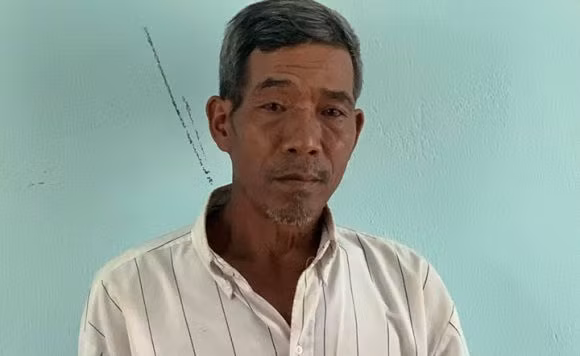  5 lần hiếp dâm con gái ruột dẫn đến có thai: Sau khi uống rượu say về, lợi dụng nhà không có ai A Srep (SN 1962, trú TP.Kon Tum, Kon Tum) nảy sinh thú tính, đóng cửa nhà rồi kéo Y.Đ. lại đòi quan hệ tình dục. Thấy Y.Đ. không phản ứng gì nên A Srep đã thực hiện hành vi đồi bại của mình rồi sau đó đối tượng còn hiếp dâm con gái mình nhiều lần. Đến tháng 3/2019, mẹ Y.Đ. phát hiện con gái có biểu hiện lạ nên đưa con đi khám và phát hiện con gái mình có thai sau đó đã trình báo công an. A Srep khai đã 5 lần hiếp dâm con gái mình.