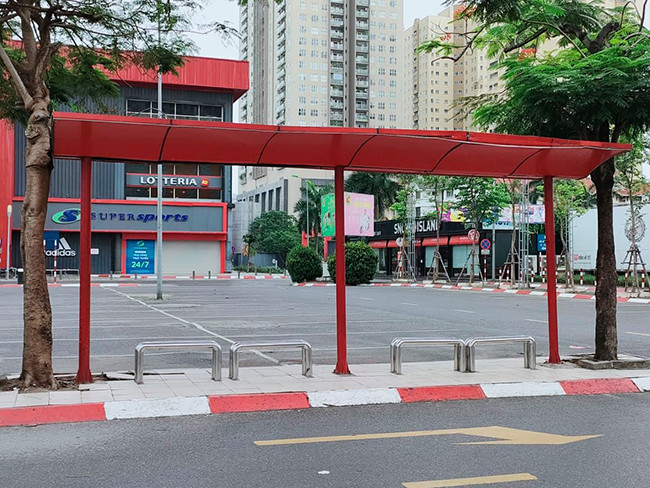 Về thông tin có người đàn ông ngất, nôn ra máu trong siêu thị như trên mạng xã hội lan truyền, Giám đốc Trung tâm Y tế quận Cầu Giấy cho biết đây là thông tin thất thiệt, không chính xác. 