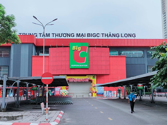 Big C Thăng Long “cửa đóng then cài” vắng lặng do COVID-19 - Hình 3 Big C Thang Long “cua dong then cai” vang lang do COVID-19-Hinh-3