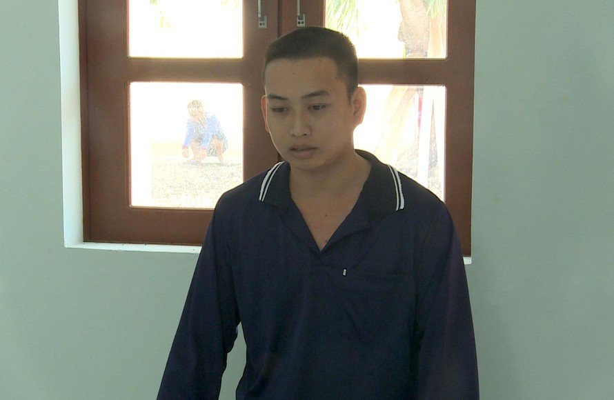  Bị đánh trọng thương vì "nói xấu sau lưng": Trần Văn Kha (SN 1995 ngụ xã huyện Gò Quao, tỉnh Kiên Giang) bức xúc việc Trần Hoàng Tư (ngụ cùng địa phương) "buôn chuyện" Kha từng hiếp dâm phụ nữ và phải bồi thường tiền, từ đó làm Kha không cưới được vợ được. Tức giận, Kha lấy hung khí đến đánh Tư thương tích nặng, tỉ lệ thương tật mà Kha gây ra cho Tư là 12%. Ngày 23/5, Kha bị Công an huyện Gò Quao bắt tạm giam.