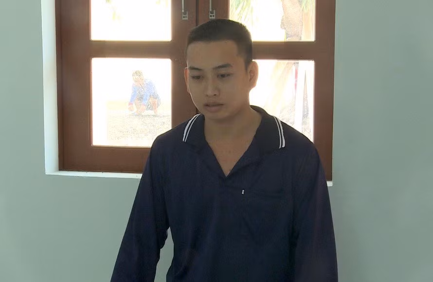  Bị đánh trọng thương vì "nói xấu sau lưng": Trần Văn Kha (SN 1995 ngụ xã huyện Gò Quao, tỉnh Kiên Giang) bức xúc việc Trần Hoàng Tư (ngụ cùng địa phương) "buôn chuyện" Kha từng hiếp dâm phụ nữ và phải bồi thường tiền, từ đó làm Kha không cưới được vợ được. Tức giận, Kha lấy hung khí đến đánh Tư thương tích nặng, tỉ lệ thương tật mà Kha gây ra cho Tư là 12%. Ngày 23/5, Kha bị Công an huyện Gò Quao bắt tạm giam.