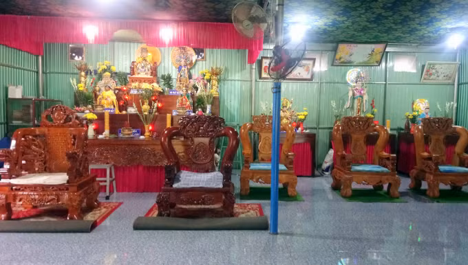 Ngan le mot chuyen lang: 'Thanh mau' chua benh bang… nuoc la-Hinh-2