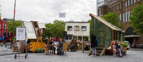 Quán cà phê thùng rác: Tên gọi cà phê này được lấy cảm hứng từ việc mọi đồ đạc trong cửa hàng đều được tái chế từ mọi vật trong thùng rác.Nghe tên thì chẳng có gì hấp dẫn cả, thế nhưng nó lại thích hợp với những người thích hòa quyền cùng thiên nhiên và ngắm khung cảnh tự nhiên khi đang thưởng thức cà phê. 