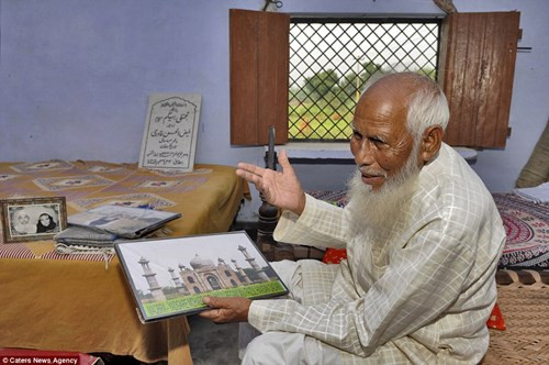 Thế nhưng giờ đây, ông lại lo sợ rằng ngôi đèn có thể sẽ không được hoàn thành vì số tiền tiết kiệm của ông đã dần cạn. Chi phí cho các hạng mục trang trí đền ngày càng lớn khiến ông mất khả năng chi trả.