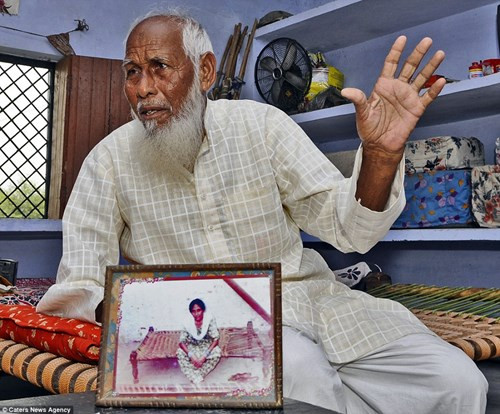 Kể từ khi bắt đầu xây dựng, ông Faizul luôn quyết tâm phải hoàn thiện ngôi đền này bằng mọi giá vì người vợ yêu quý.