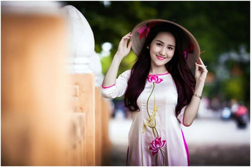 Sinh năm 1995 tại Hà Nội, Hà Ánh Nhi đã tham gia chương trình du học ở cả Anh và Singapore. Mặc dù xa Việt Nam trong một thời gian rất dài, nhưng không lúc nào nữ du học sinh này không nhớ về quê hương. Ảnh: NVCC