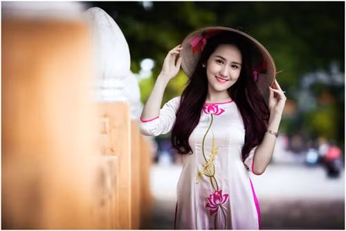 Sinh năm 1995 tại Hà Nội, Hà Ánh Nhi đã tham gia chương trình du học ở cả Anh và Singapore. Mặc dù xa Việt Nam trong một thời gian rất dài, nhưng không lúc nào nữ du học sinh này không nhớ về quê hương. Ảnh: NVCC