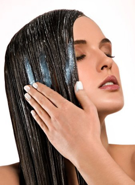 Hàng ngày, bạn phải chịu khó "bồi bổ" cho tóc nối chất chống rối và chất dưỡng bóng để tóc luôn khỏe đẹp, bởi những lọn tóc nối không được da đầu cung cấp dưỡng chất. Chăm sóc tóc nối không phải là một "nhiệm vụ bất khả thi" nhưng nếu bạn là người không đủ thời gian và kiên nhẫn để chăm sóc tóc thật thì tốt nhất đừng nên nghĩ đến việc nối tóc.