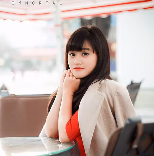 Cô yêu thích câu nói: "Hãy cứ khát khao – hãy cứ ngông cuồng, bởi vì chúng ta chỉ sống có một lần, chúng ta chỉ có 1 lần tuổi trẻ vì thế hãy để cuộc đời mình trở nên ý nghĩa và ghi lại nhiều dấu ấn. Những thành công bắt đầu từ việc dám khát khao và dám ngông cuồng (tức là nhiệt huyết, đam mê) theo đuổi nó đến cùng".