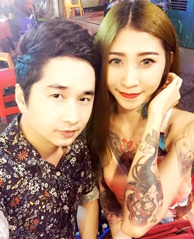 Sau khi gây chú ý, trang cá nhân của Thoa hiện hút 10.000 người theo dõi. Cô còn nhận được nhiều hợp đồng chụp ảnh thời trang, đóng MV ca nhạc, tham gia sự kiện giải trí. Trong ảnh, cô gái 22 tuổi có dịp hợp tác với nam ca sĩ Bằng Cường.