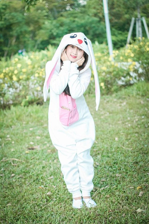 "Những món đồ như uốn thỏ, viết hình thỏ... giúp mình cảm thấy hứng thú hơn trong những giờ học bởi những quyển luật khô khan. Hơn thế nữa, thú bông hình thỏ đưa mình đến những giấc ngủ sâu và ngon hơn", Phương Trinh chia sẻ.