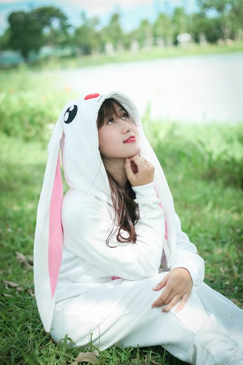 Cô nàng tự nhận mình là người khá thẳng tính. Bên cạnh đó cũng rất hài hước, vui vẻ. Phương Trinh cho hay, bạn bè mình thường hay nói đùa về cô: "đi học ngồi cạnh Trinh không bao giờ buồn ngủ".