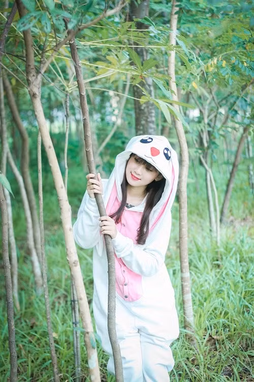 Người mà cô nàng thần tượng nhất chính là ba của mình. Cô bộc bạch: "Ba là một người chồng, một người cha tuyệt vời. Ba luôn ủng hộ những sở thích cũng như rất chịu khó để chăm lo cho cuộc sống của mình. Ba từng nói: "Ba cũng muốn nghỉ ngơi, nhưng ba nghĩ, cố làm thêm vài năm nữa, để con thích gì ba có thể cho con".