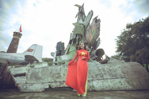 “Trong không khí cả nước đang hướng đến kỷ niệm 70 năm cách mạng tháng Tám và Quốc khánh 2/9, là người con đất Việt mình rất xúc động và tự hào, mình tự hứa với lòng mình phải cố gắng học tập tốt để xứng đáng với sự hy sinh to lớn của cha anh. Khắc ghi lời Bác dặn: "Các Vua Hùng đã có công dựng nước, Bác cháu ta phải cùng nhau giữ lấy nước", Mỹ Linh nghẹn ngào.