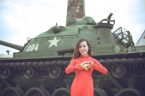 Liên hệ với Mỹ Linh, cô gái này cho biết lý do thực hiện bộ ảnh mừng 70 năm Quốc khánh 2/9 này là bởi cô muốn góp một phần nhỏ bé của bản thân để thể hiện lòng yêu nước và niềm tự hào dân tộc.