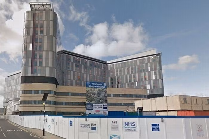 Amy mới được chuyển đến điều trị tại một trung tâm hồi sức dành cho những người bị ảnh hưởng não bộ tại bệnh viện New South Glasgow, Anh.