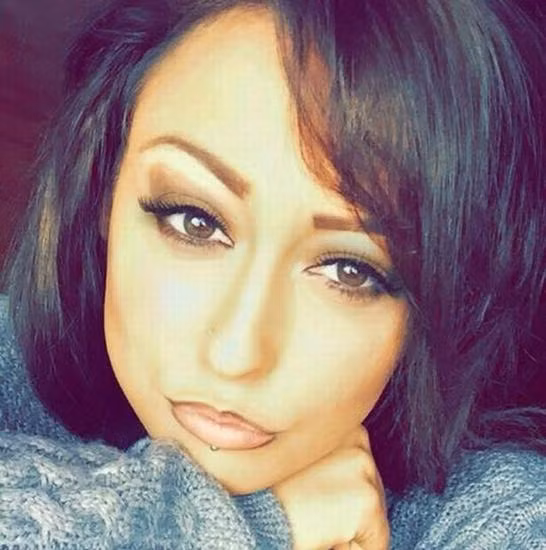 Amy đã được đưa đi cấp cứu cùng 3 người bạn khác lần lượt ở tuổi 15, 17 và 18 tuổi. Không lâu sau, 3 người bạn đã tỉnh và xuất viện. Riêng thiếu nữ xinh đẹp Amy vẫn hôn mê.