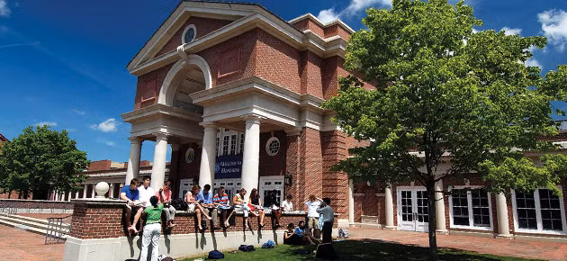 4. The Hotchkiss School Địa điểm: Lakeville, Connecticut Học phí và các khoản phí năm học 2015-2016: 46.705 USD Trường Hotchkiss có một số truyền thống độc đáo mà học sinh rất ưa thích, chẳng hạn cuộc thi đố vui hàng năm do thầy Hiệu trưởng chủ trì. 