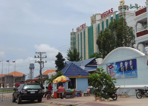 Kinh hai nhung ke ban mang ben kia bien gioi-Hinh-2