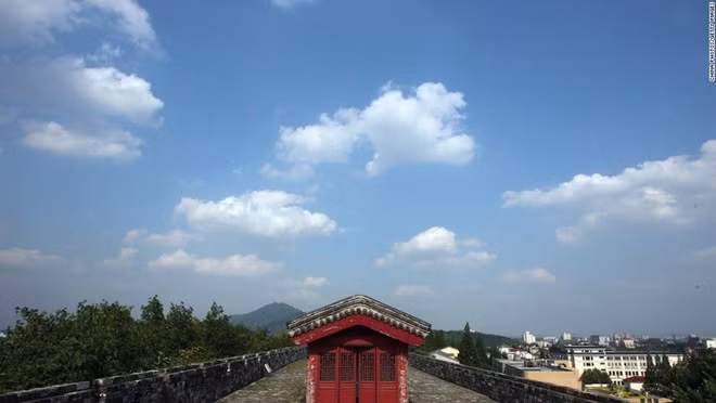 Trung Quốc đang tiến hành trùng tu các khu vực của thành nhà Minh, với hy vọng công trình cổ này sẽ được đưa vào danh sách Di sản thế giới năm 2015 của UNESCO.