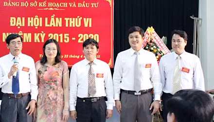 Chuyen con Bi thu tinh Quang Nam len Giam doc So tuoi 30