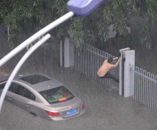 Thôi, đường thủy đi không sướng, đi đường rào nhanh hơn.