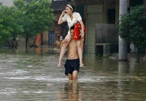 Dịch vụ mùa mưa, có giảm giá cho chị em chân dài.