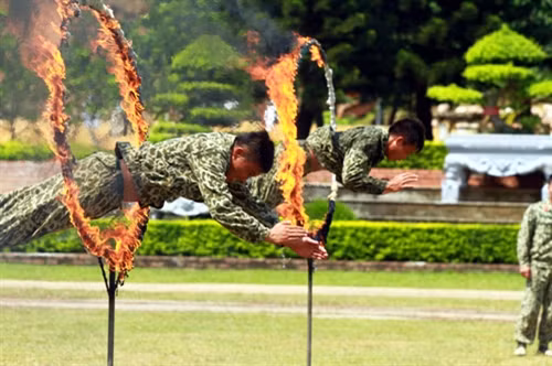 Vượt vòng lửa.
