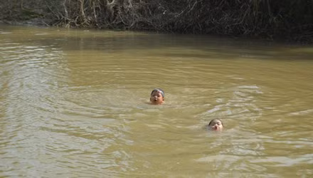 Kinh ngac be gai 3 tuoi boi nhu rai ca o Dong Thap