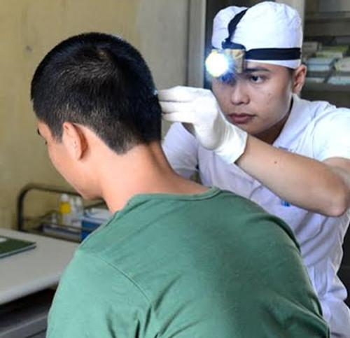 Khám lại sức khỏe.