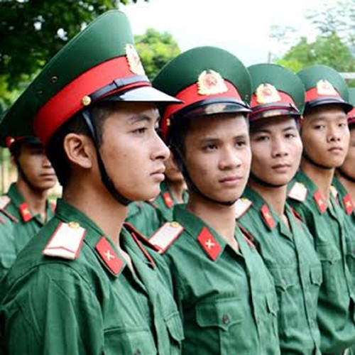 Tập xếp hàng và đánh mặt dóng hàng.