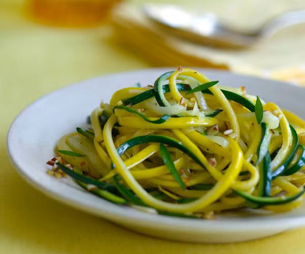 Bí đao chanh hấp dẫn các bà nội trợ bởi chúng có thể chế biến ra được nhiều món ăn ngon với nhiều hình thức như hấp, nướng, chiên hay thậm chí chúng có thể được sử dụng làm thành phần của những chiếc bánh pizza. Trên hình là một trong những món ăn được chế biến từ bí đao chanh.