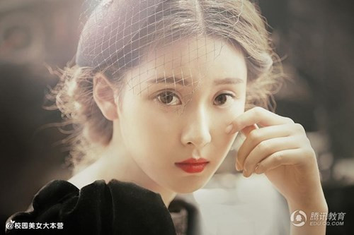 Hoa khôi Học viện Điện ảnh Bắc Kinh tạo ấn tượng cho tất cả mọi người bởi vẻ đẹp mong manh và ngây thơ. Gương mặt của cô gái trẻ khiến bao người xao xuyến.