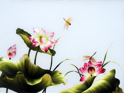 5. Tranh hoa sen: Trong các loại tranh treo trong phòng khách, tranh hoa sen là biểu tượng của sự thuần khiết. Sen sở hữu một vẻ đẹp thoát tục, mang ý nghĩa cho lòng từ bi bác ái và độ lượng vì gần với Đức Phật.