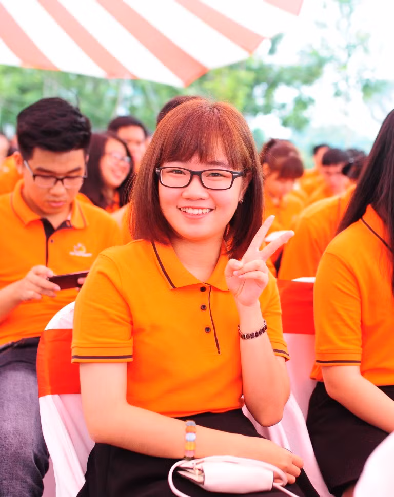 Nữ sinh Nguyễn Ngọc Tuyền – sinh viên ngành Ngôn ngữ Nhật xinh xắn, tự tin trong lễ khai giảng. Cô bạn đến từ Đà Nẵng cực kì hào hứng khám phá môi trường học tập mới mẻ của ĐH FPT tại Hà Nội.