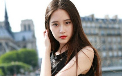 Chen Zi Mei là hoa khôi học ngành phiên dịch tiếng Pháp của Học viện phiên dịch cao cấp thuộc Đại học Ngôn ngữ Bắc Kinh. Cô không chỉ nổi tiếng nhờ xinh đẹp, mà còn bởi thành tích học tập xuất sắc. Ảnh: Asiaone.