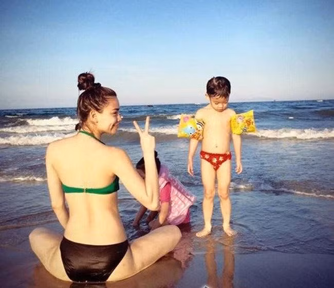 Hồ Ngọc Hà lộ nếp gấp đùi trong bộ ảnh chụp cách đây 1 năm.