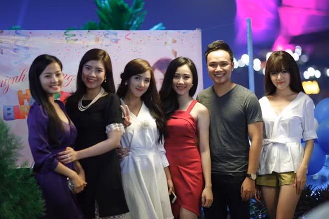 Về dự định tương lai, cô gái 21 tuổi Hồng Loan cho biết, cô vẫn sẽ tham gia các bộ phim truyền hình. 9X cố gắng trau dồi bản thân, học hỏi thêm nhiều kinh nghiệm để diễn xuất tốt hơn.