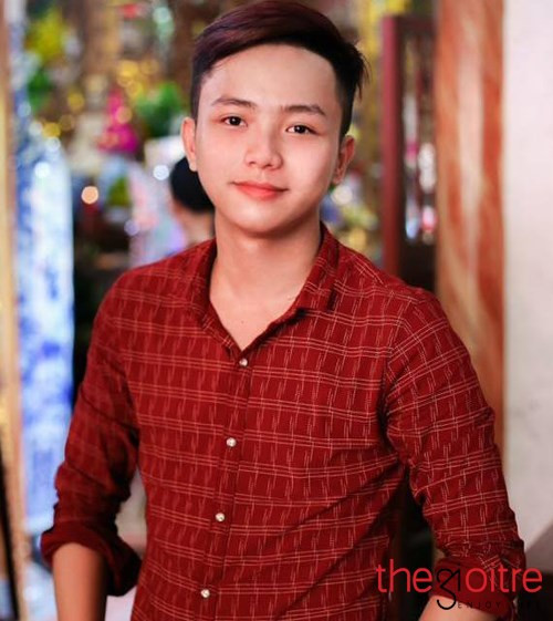 Ngoài đời, anh chàng Hoàng Quốc Việt dễ làm người tiếp xúc yêu mến và dành tình cảm bởi lối nói chuyện thẳng thắn, gần gũi và chững trạc.