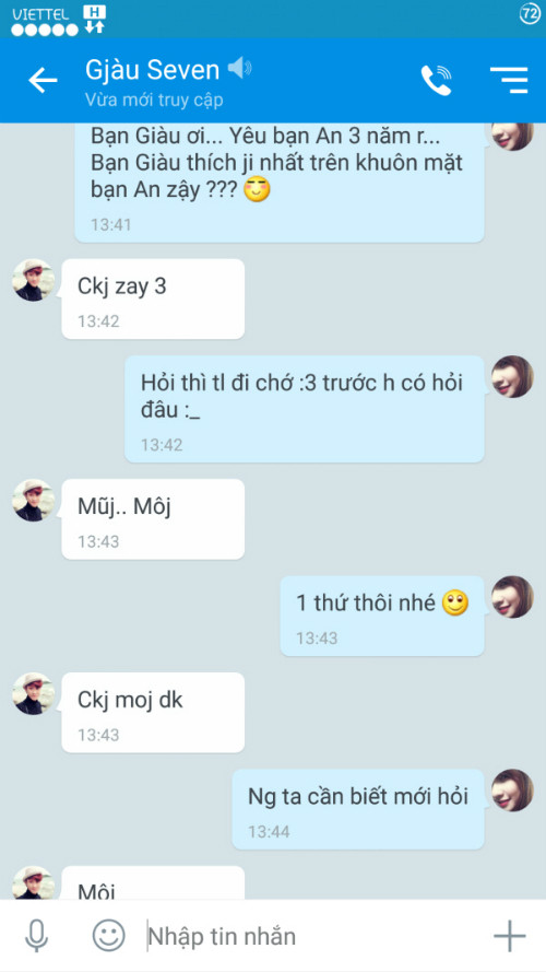 Ai nấy đều hào hứng chờ đợi phản ứng từ bạn trai.