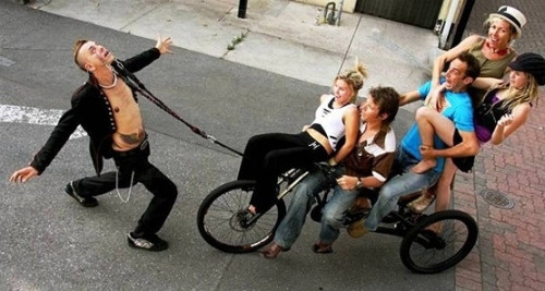 Một người đàn ông đến từ Australia tên Chayne Hultgren đã được ghi tên vào Sách Kỷ lục Guinness Thế giới khi kéo trọng lượng 411,6 kg bằng hốc mắt của. Màn trình diễn này diễn ra tại Italy vào ngày 25/4/2009.