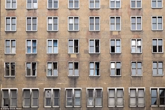 Tuy nhiên sau đó một phần của Tempelhof đã được sử dụng làm công viên.