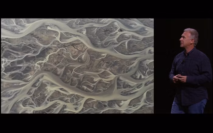 Đây là một bức ảnh ‘không thể tin nổi’ khác. iPhone được đặt để chụp hình một lưu vực sông từ một chiếc máy bay.